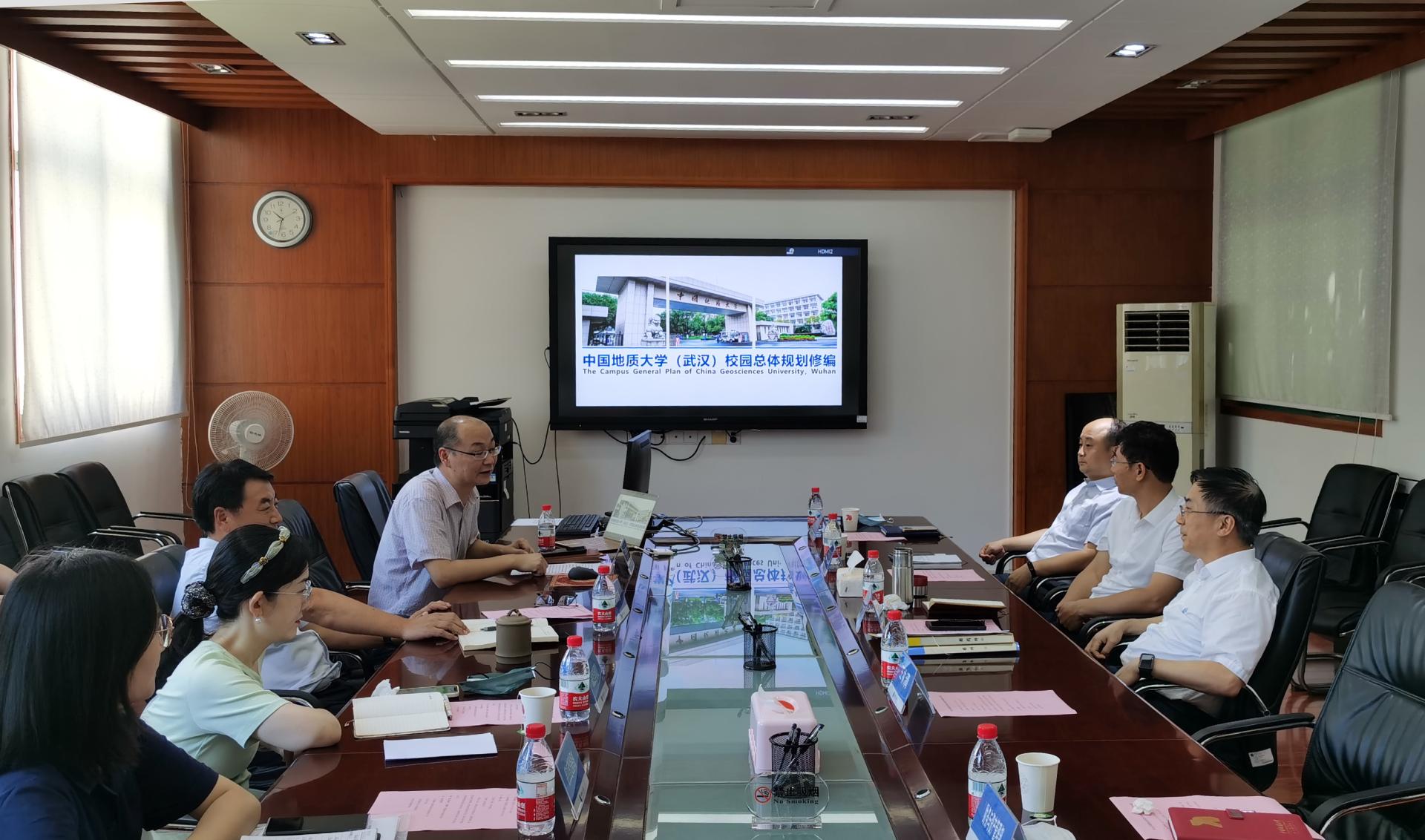 中國(guó)地質(zhì)大學(xué)（武漢）校長(zhǎng)王焰新到校園規(guī)劃與基建處調(diào)研-地大熱能
